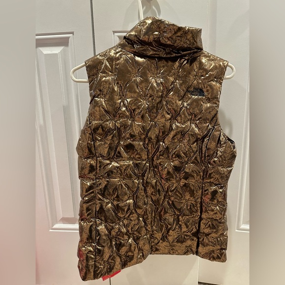 The North Face Women's Holladown Crop Vest Metallic Copper, Small NWT - Picture 4 of 4